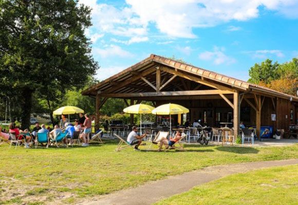 Camping dans les Landes avec bar